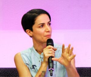 Andrea Delogu durante un’intervista pubblica al Wired Next Festival