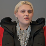 Ritratto della rapper BigMama durante un intervista nel 2024