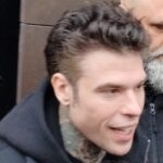 Ritratto di Fedez a Sanremo nel 2026