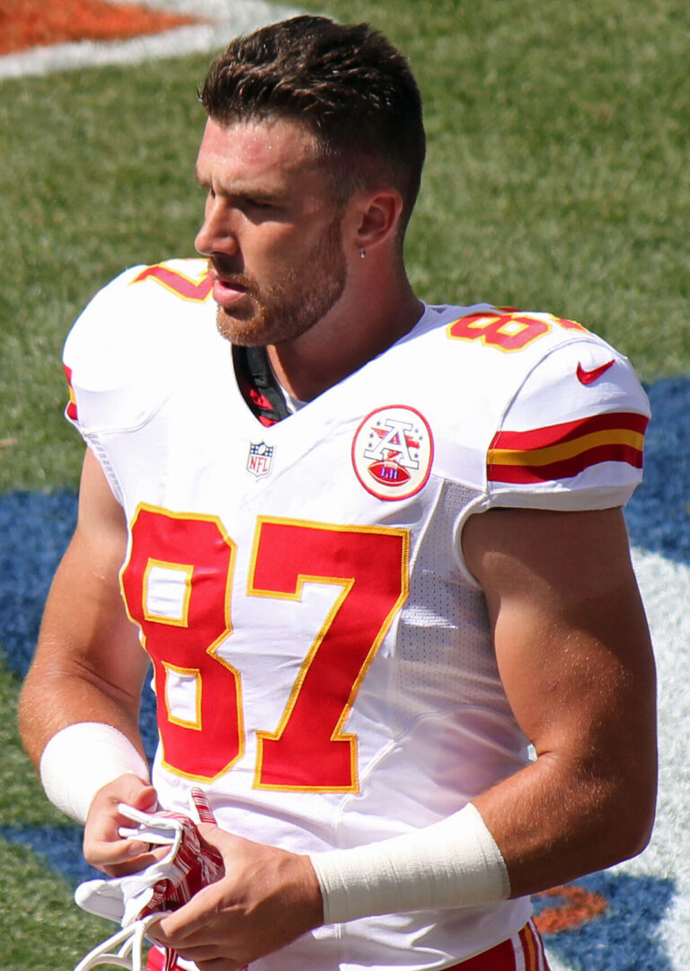 Ritratto di Travis Kelce con la divisa dei Kansas City Chiefs nel 2014