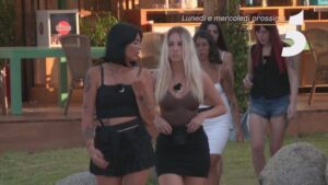 Le concorrenti nel promo del doppio appuntamento di Temptation Island 2026