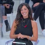 Raffaella Mennoia nello studio di Uomini e Donne