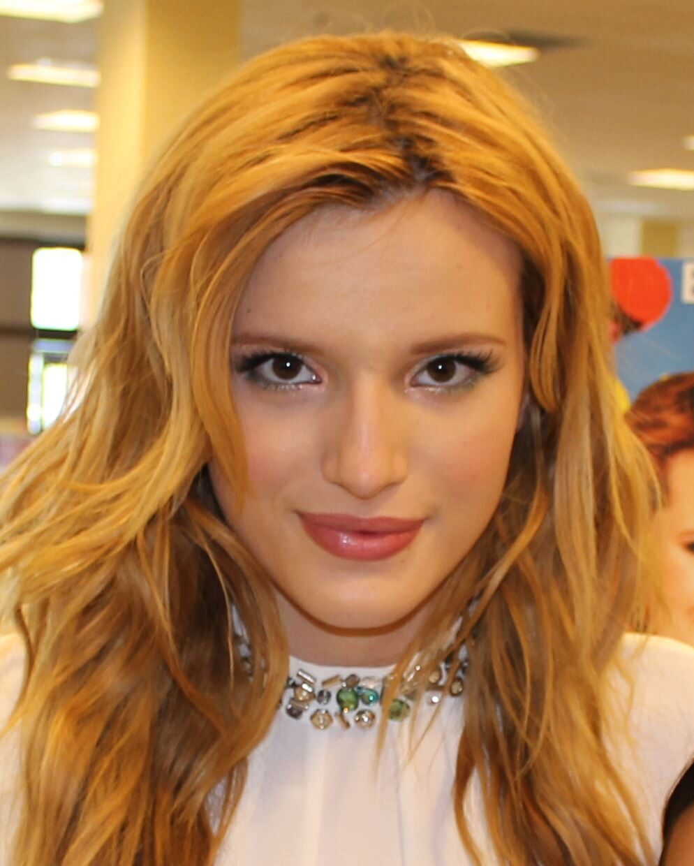 Ritratto di Bella Thorne nel 2014