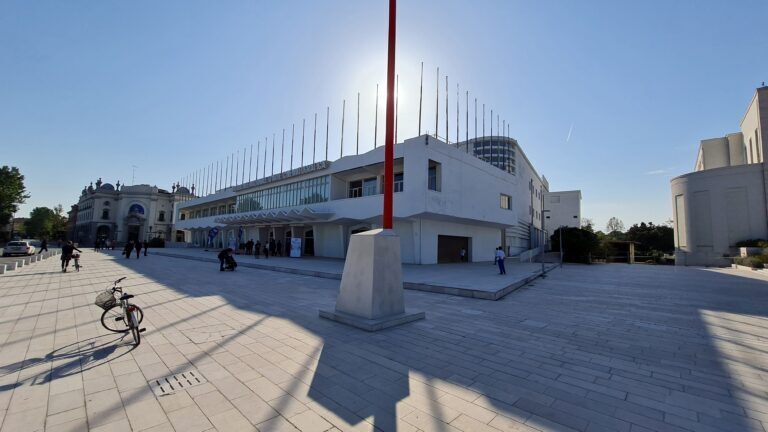 Palazzo del Cinema al Lido di Venezia visto dall'esterno