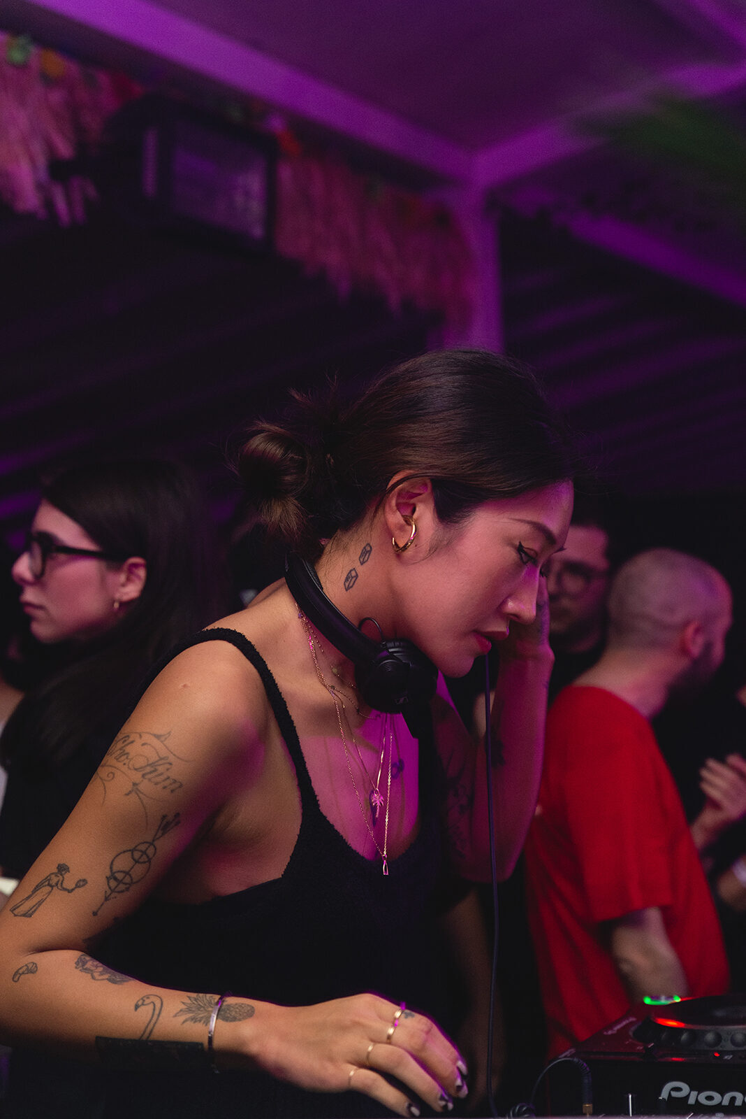 La DJ Peggy Gou durante un evento a Napoli nel 2019