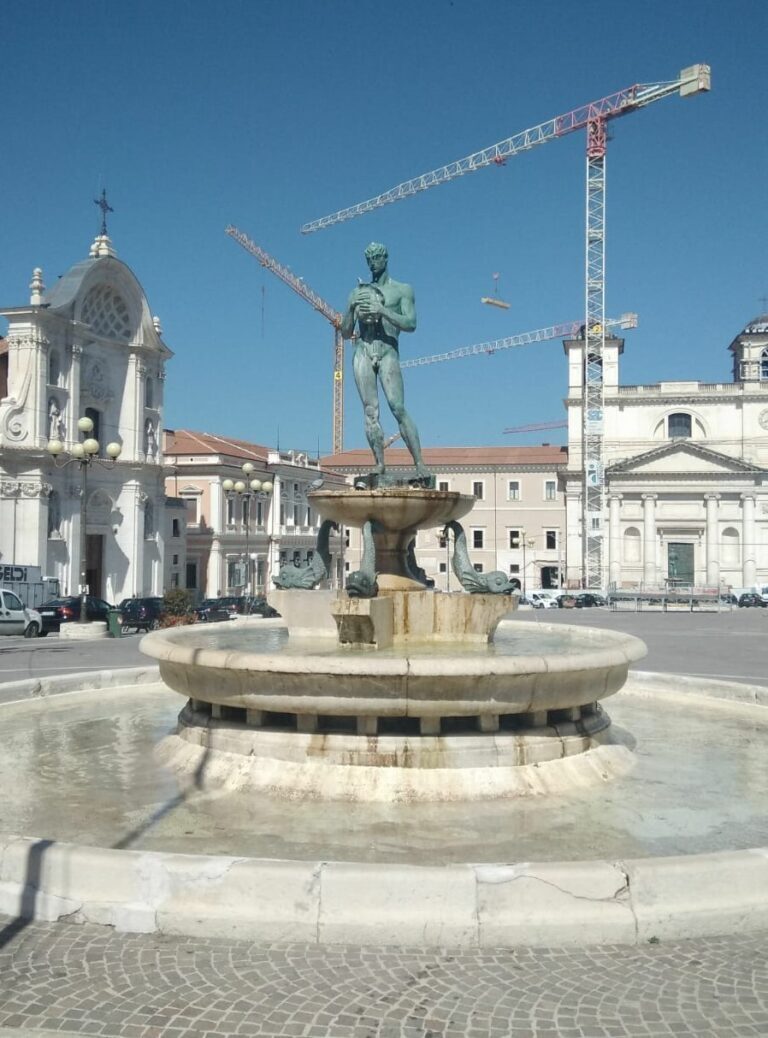 Piazza Duomo a L Aquila