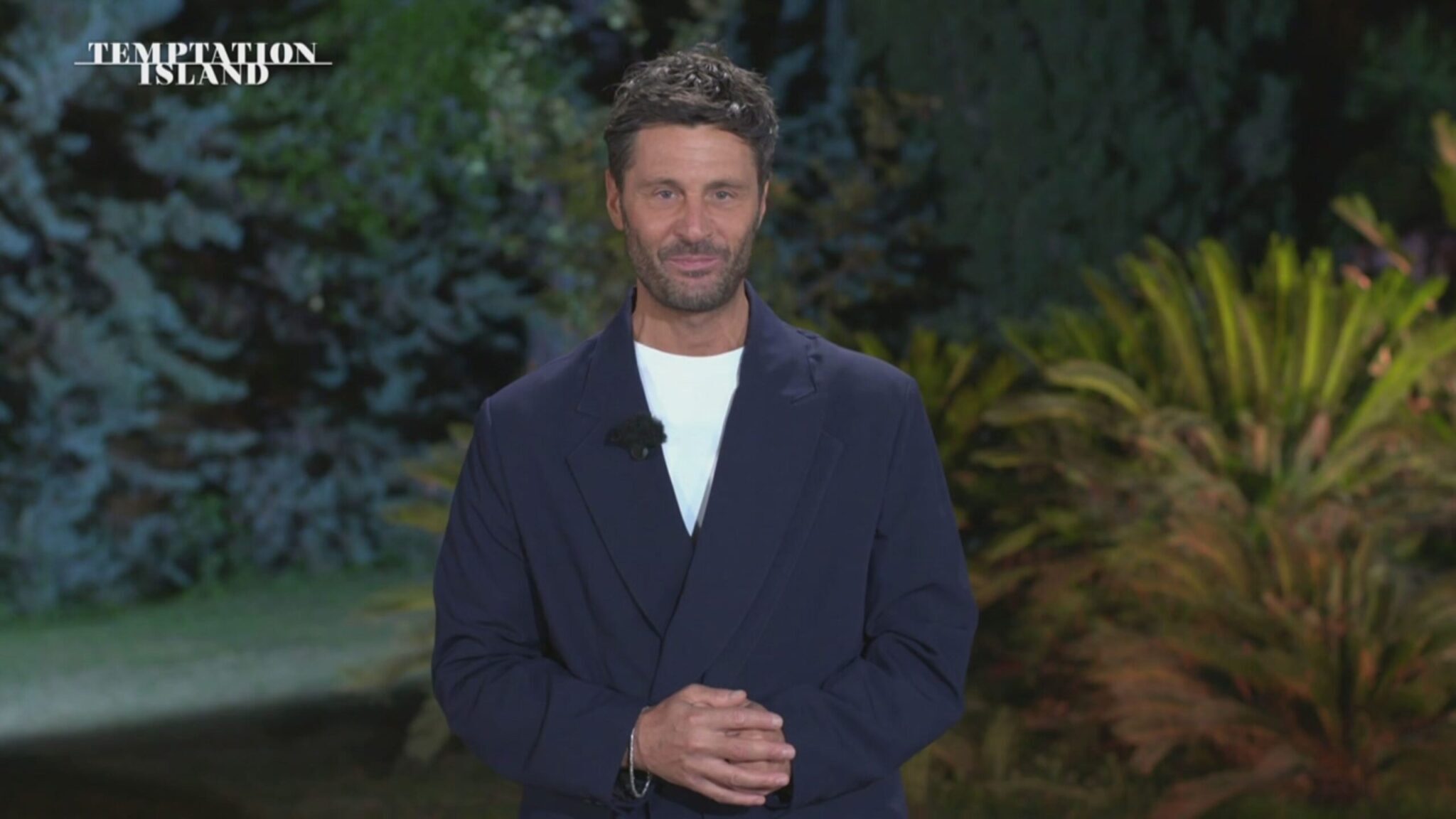 Filippo Bisciglia durante i saluti finali di Temptation Island 2026
