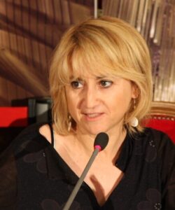 Ritratto di Luciana Littizzetto durante una conferenza stampa nel 2008