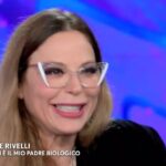 Primo piano di Naike Rivelli a Verissimo nel 2025