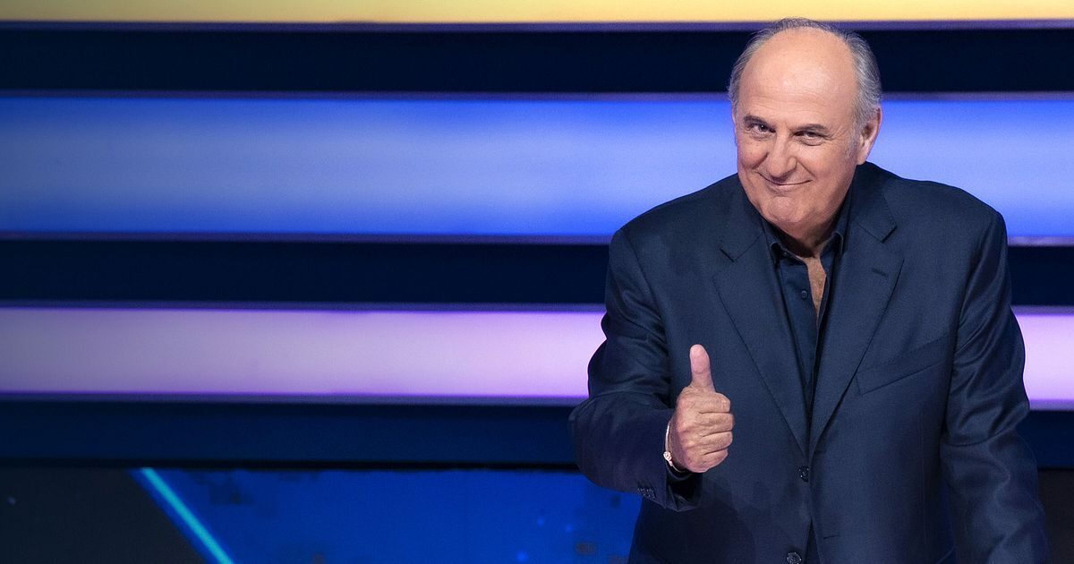 Gerry Scotti nello studio de La Ruota della Fortuna