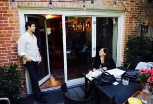 Roberto Bolle nel backstage di un’intervista