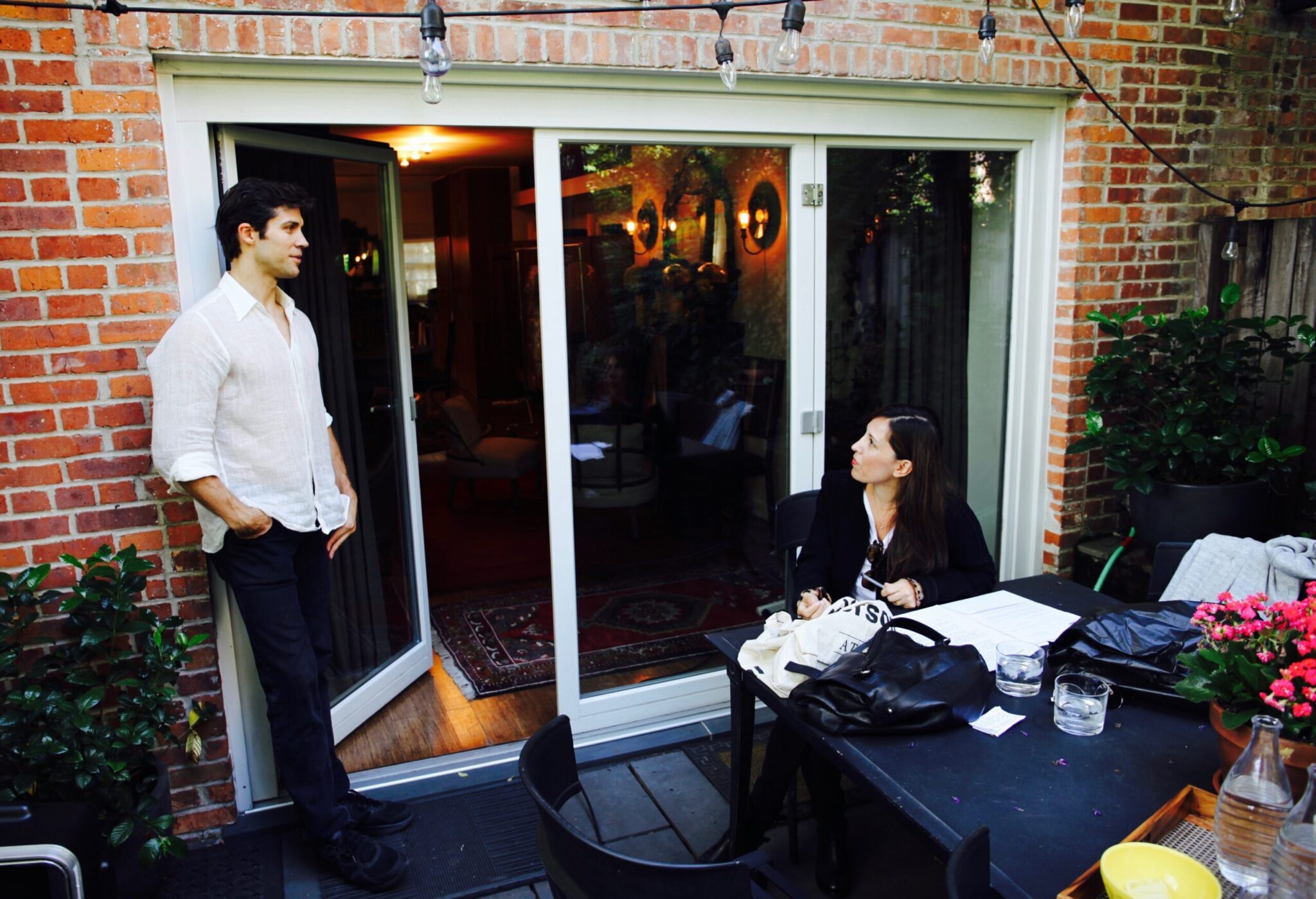 Roberto Bolle nel backstage di un’intervista
