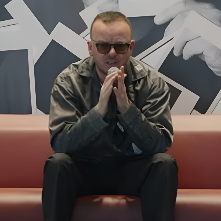 Gigi D’Alessio durante un’intervista del 2024
