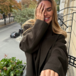 Ilary Blasi mostra l’anello della proposta di Bastian Müller a Parigi