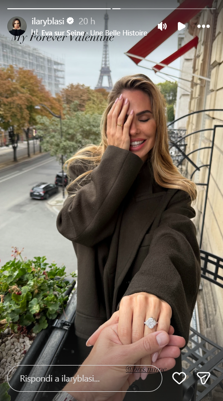 Ilary Blasi mostra l’anello della proposta di Bastian Müller a Parigi