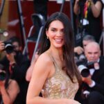 Kendall Jenner sul red carpet di Venezia con un abito Giorgio Armani floreale