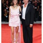 Riccardo Scamarcio e Benedetta Porcaroli insieme sul red carpet di Venezia 2026