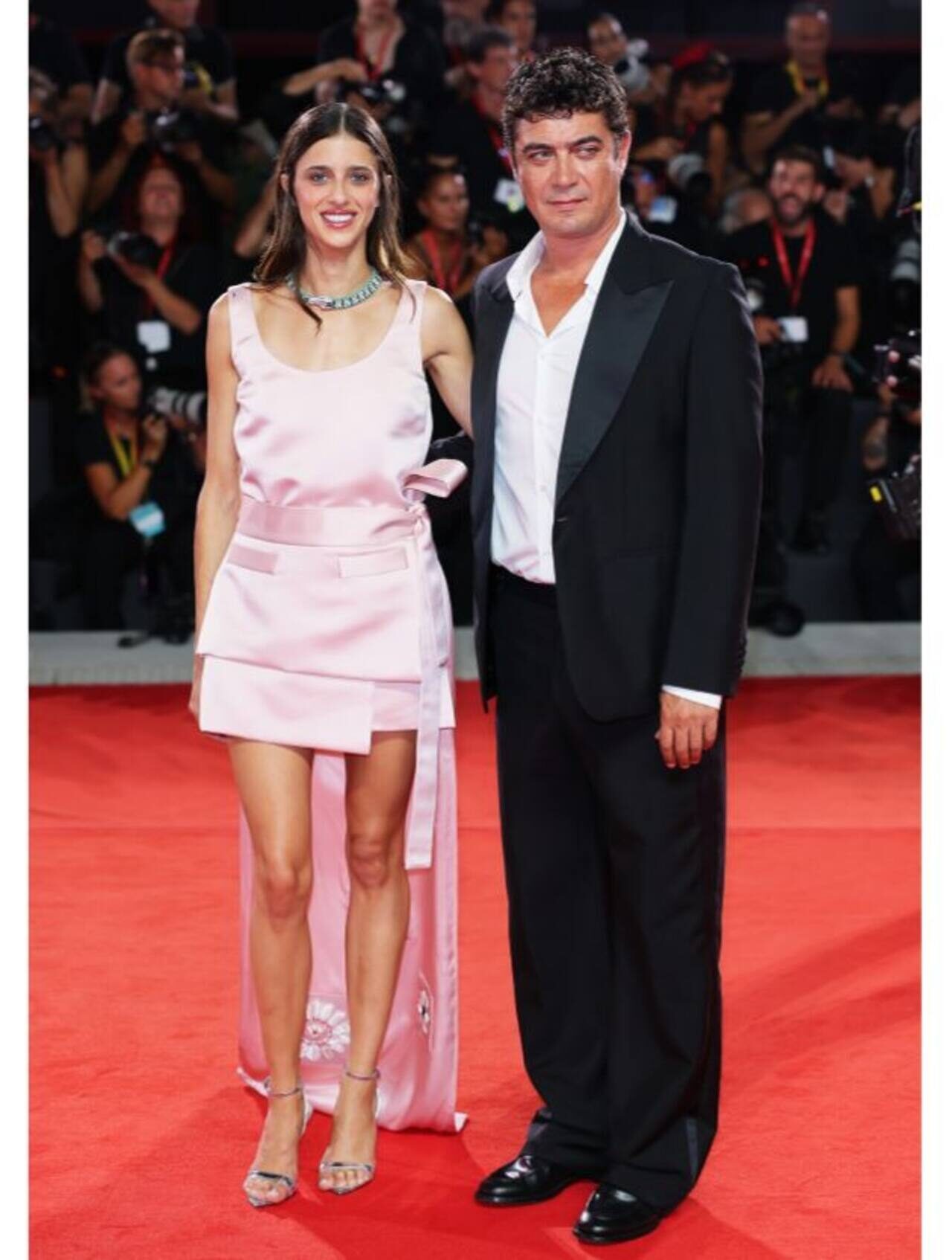 Riccardo Scamarcio e Benedetta Porcaroli insieme sul red carpet di Venezia 2026