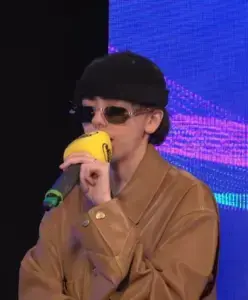 Ariete durante un’intervista a Radio Bruno nel 2023
