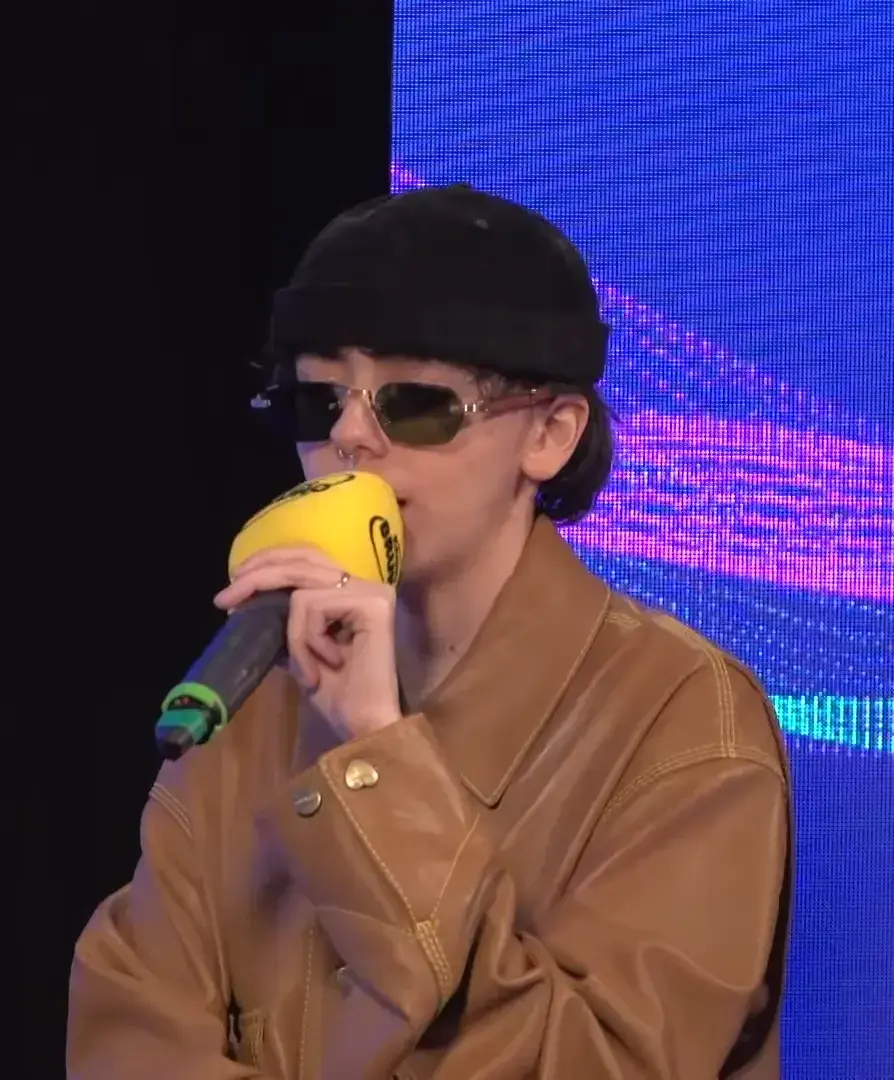Ariete durante un’intervista a Radio Bruno nel 2023